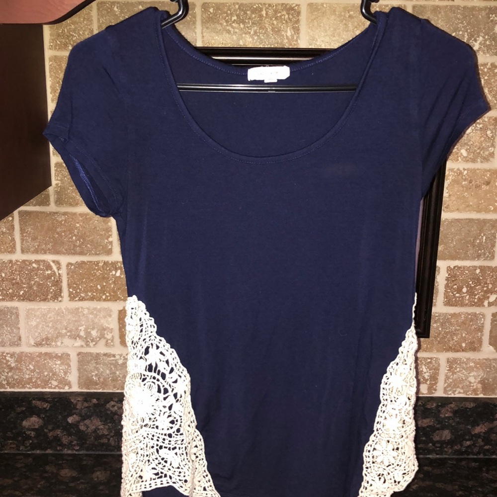 Nazy blue lace tee